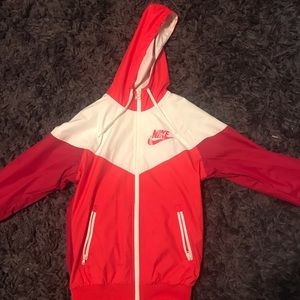 NIKE RED AND WHITE WINDBREAKER BRAND NEW XS
